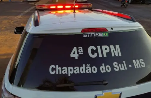 Jovem é presa por agredir sua mãe e seu avô por causa de herança em Chapadão do Sul 