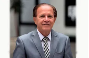 Costuras partidárias colocam o governo Riedel na zona de conforto