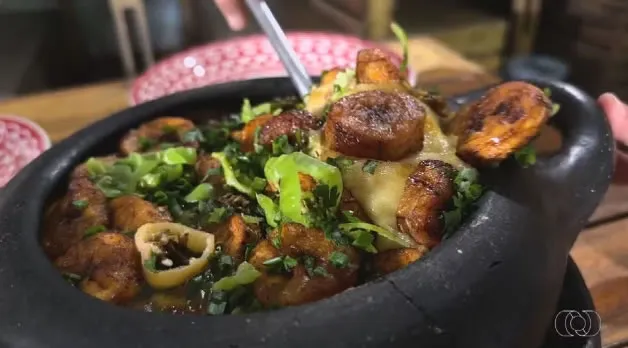 Panelinha de Carne Seca: Prato do Dia ensina receita de vó na panela de barro