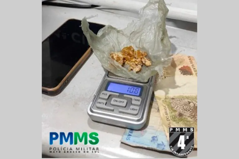 Homem é flagrado com crack ao tentar fugir de abordagem policial em Chapadão do Sul