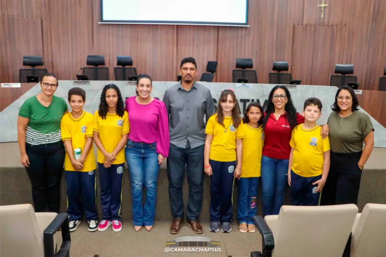Alunos da Escola Municipal Pedra Branca visitam a Câmara e aprendem sobre o legislativo