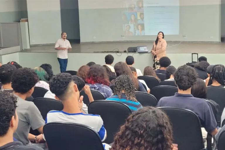 CEEPAN foca no uso correto da tecnologia de informática e comunicação