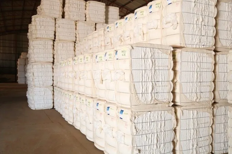 Tensões comerciais e tarifárias reforçam lentidão no físico