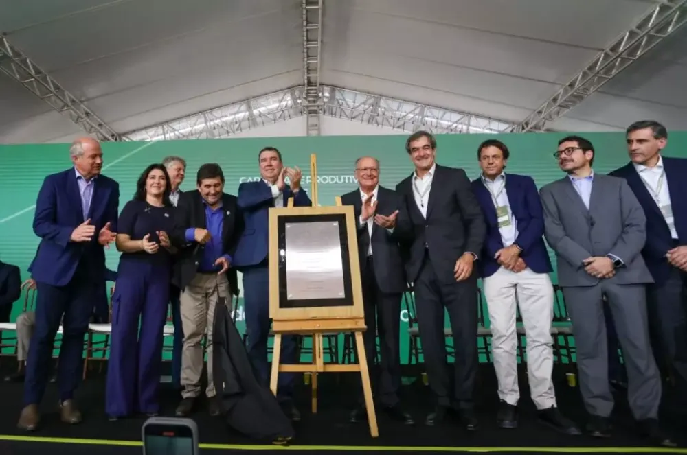 Com presença do vice presidente da república Geraldo Alckimin lançada pedra fundamental da fábrica de celulose da Arauco em Inocência