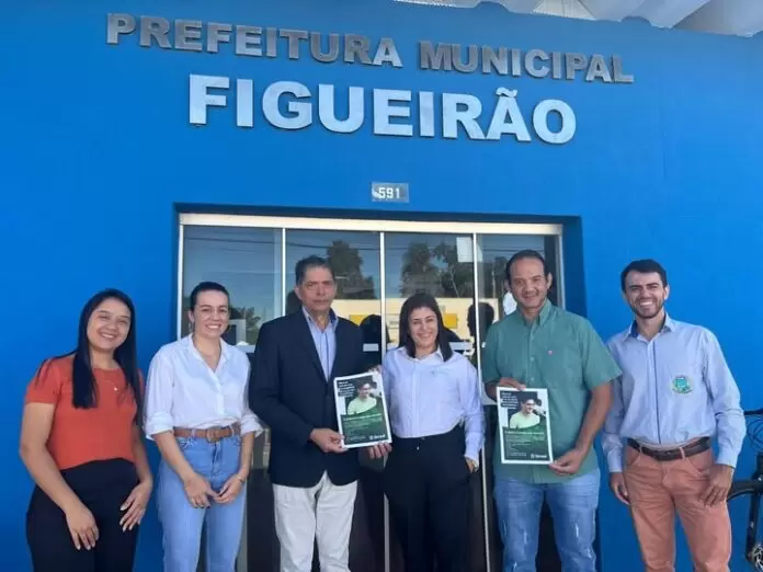 Prefeitura e Banco Sicredi firmam convênio para ofertar crédito consignado aos servidores.