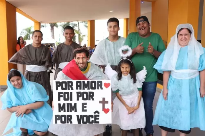 APAE realiza encenação da Paixão de Cristo no Paço Municipal