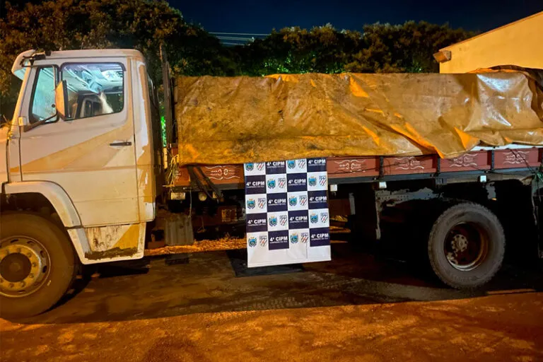 Dupla abandona caminhão após serem flagrados tentando furtar combustível de locomotiva de trem em Chapadão do Sul