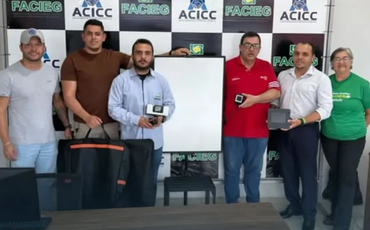 Prefeitura entrega novo kit completo para confecção de RG à ACCIC