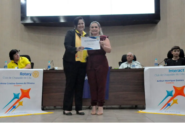 Presidente do Rotary Club Chapadão do Sul é homenageada pelos companheiros em Chapadão do Céu