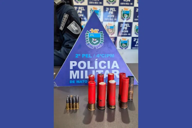 Suporto caçador é preso com armas e cães em veículo após denúncia em Costa Rica