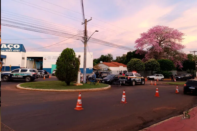 Blitz das ações preventivas para a ExpoRica apreende 11 carros e 5 motos
