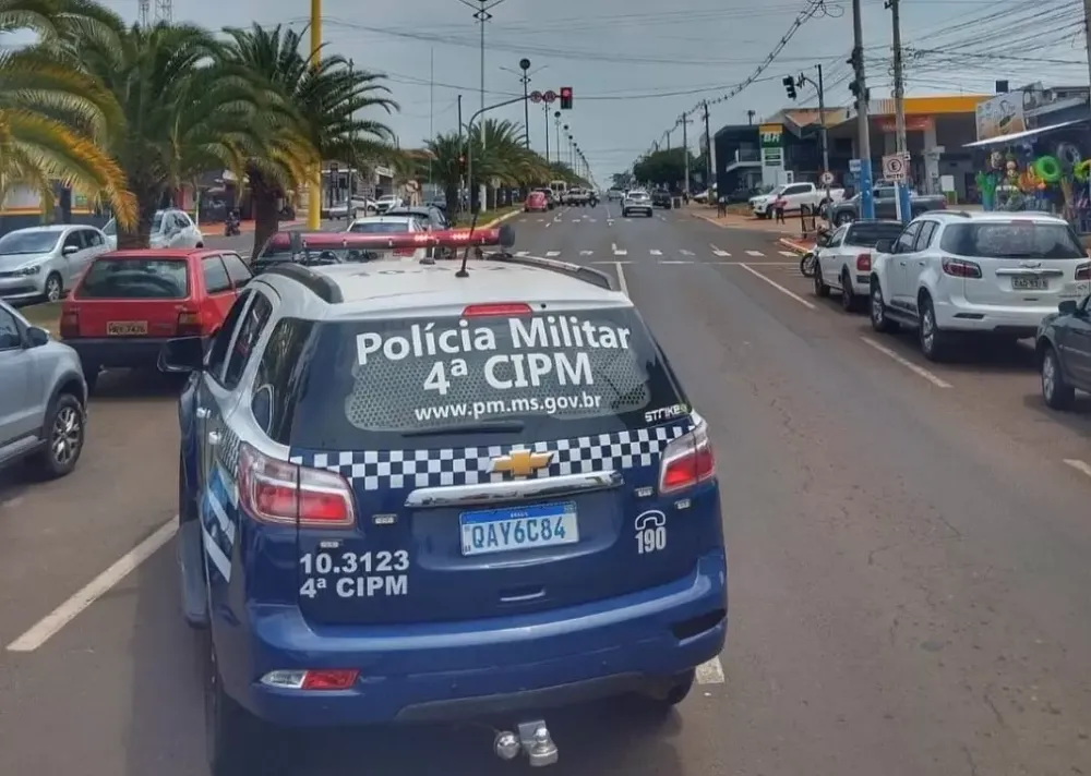 Durante abordagens, PM de Costa Rica encontra homem com mandado de prisão por Violência Doméstica 