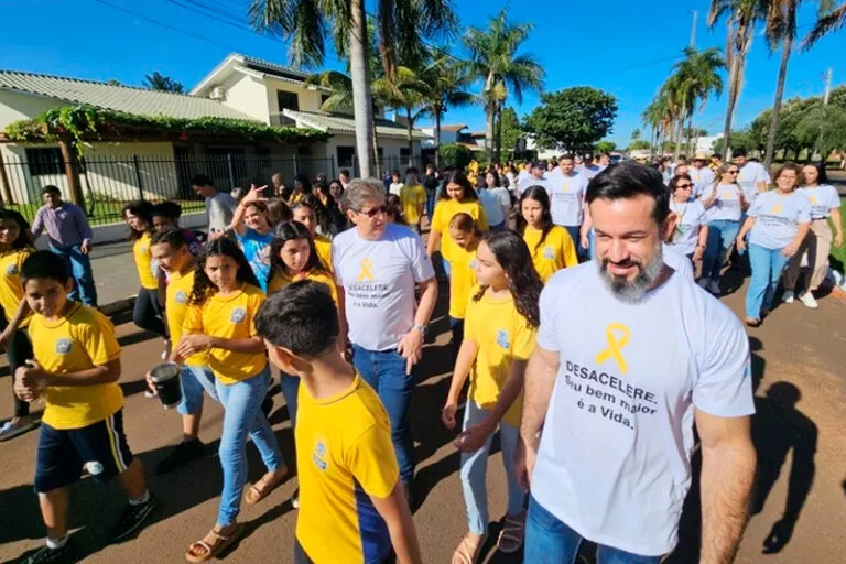Passeata marca início da campanha Maio Amarelo em Chapadão do Sul