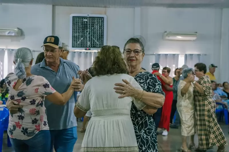 Conviver de Chapadão do Sul promoveu baile especial em homenagem às mães