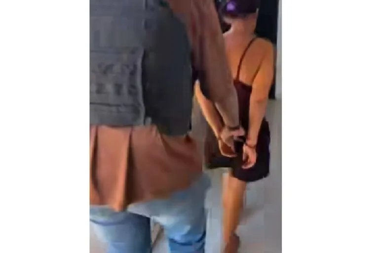 Mulher esfaqueia companheiro após ele morder a língua dela durante beijo em Chapadão do Céu