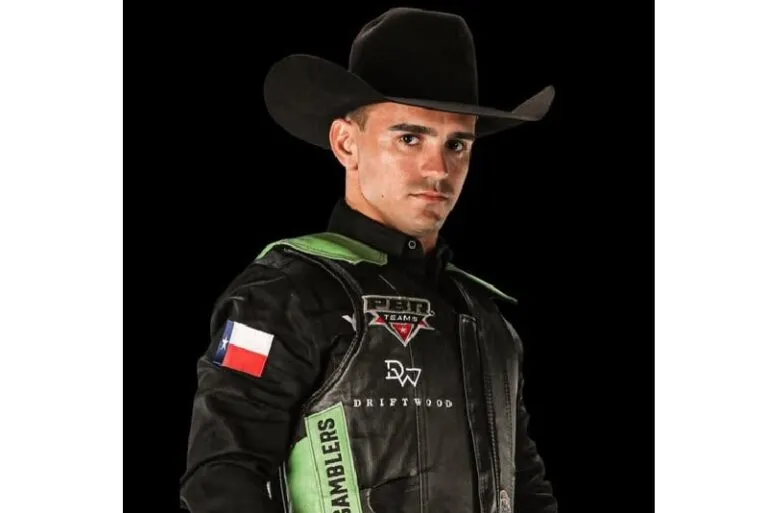 José Vittor Lemes conquista tricampeonato mundial da PBR