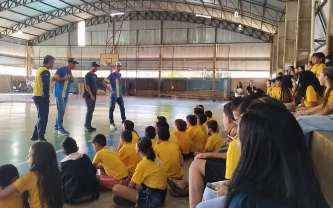 Maio Amarelo: Atividades na EM Cecília Meireles debatem a segurança no trânsito