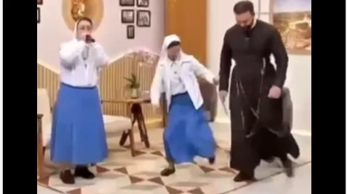 Neta de violeiro e médica veterinária: saiba quem é a freira que deu show ao cantar beatbox durante fala sobre vocação