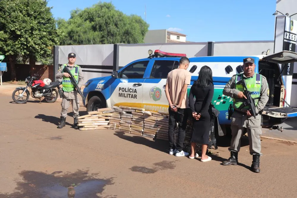 PMGO por meio do 5º BPMRv intercepta casal transportando drogas na divisa com MS