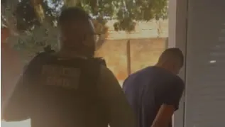 OPERAÇÃO CONJUNTA DA POLÍCIA CIVIL E POLÍCIA MILITAR RESULTA EM PRISÃO EM FLAGRANTE DE HOMEM QUE INTENCIONALMENTE COLIDIU CONTRA VEÍCULO DA EX-COMPANHEIRA EM CHAPADÃO DO CÉU