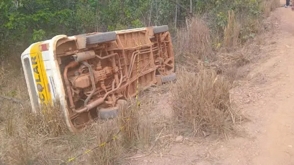 Acidente com veículo de transporte escolar deixa uma criança morta em Goiás