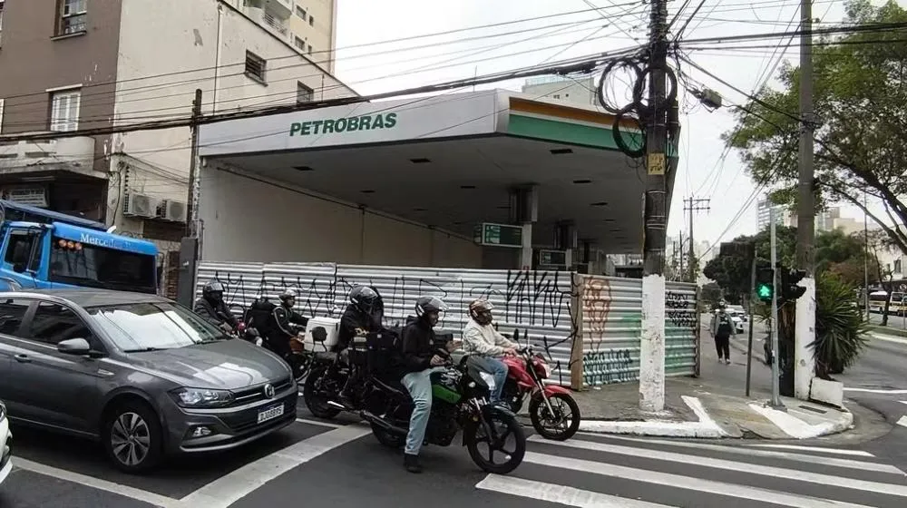 Posto no Bixiga, em SP, recebeu metanol desviado pelo PCC para adulterar combustível e já foi interditado ao menos 4 vezes
