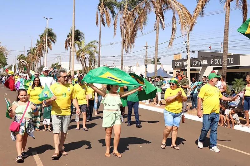 Desfile Cívico em Chapadão do Sul reúne multidão e marca retorno histórico das comemorações de 7 de Setembro