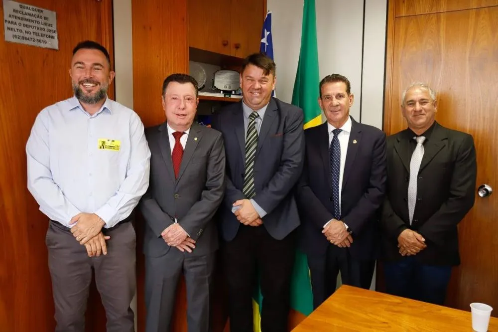 Em Brasília, Waltinho e Tigrinho se reúnem com senador e deputado