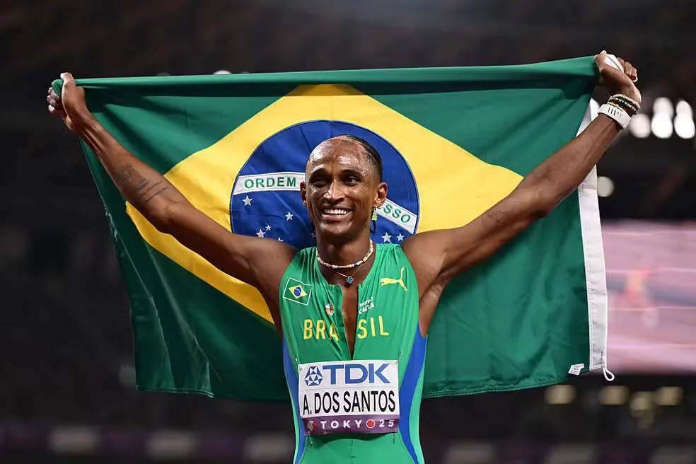 Alison dos Santos conquista a prata nos 400m com barreiras do Mundial de Tóquio