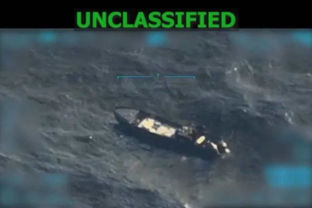 Governo Trump faz novos ataques a barcos perto da costa da Colômbia e diz ter matado 14 pessoas