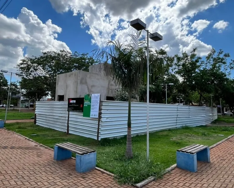 Prefeitura investe R$ 187 mil e retoma reforma da Praça da Avenida Goiás