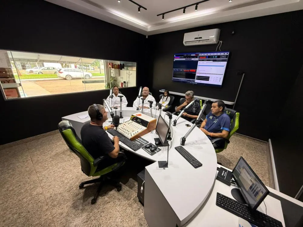 O prefeito de Chapadão do Céu, Vinícius Terin, esteve participando recentemente do Jornal Destakinews, no quadro “Adriano Diogo Entrevista”, onde abordou temas importantes ligados ao esporte e ao desenvolvimento social do município.