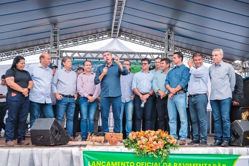 Prefeito de Chapadão do Sul participa de assinatura da pavimentação da MS-316 em Inocência