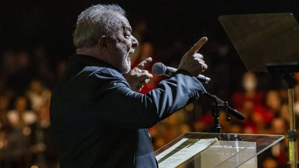 Lula participa de evento com jovens estudantes e afirma: “O político honesto que vocês procuram não está dentro de mim”