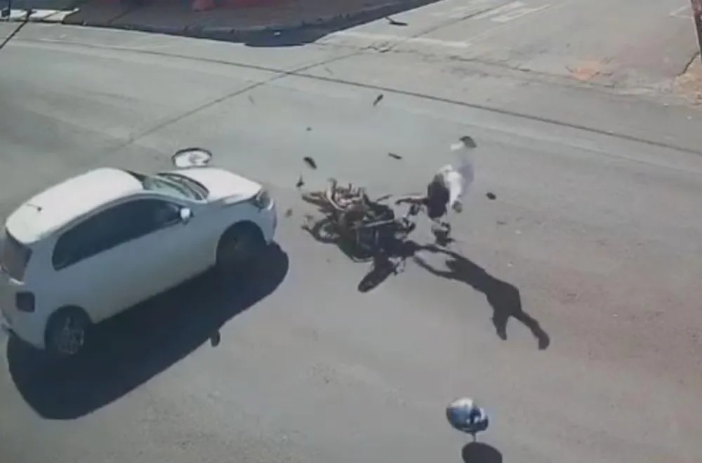 MOTOCICLISTA FICA GRAVEMENTE FERIDA APÓS SER ATINGIDA POR CARRO EM JATAÍ; VÍTIMA JÁ PASSOU POR TRÊS CIRURGIAS
