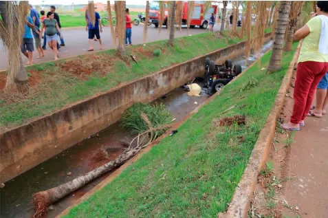 Familiares do jovem vítima do Jeep que caiu na galeria pedem orações