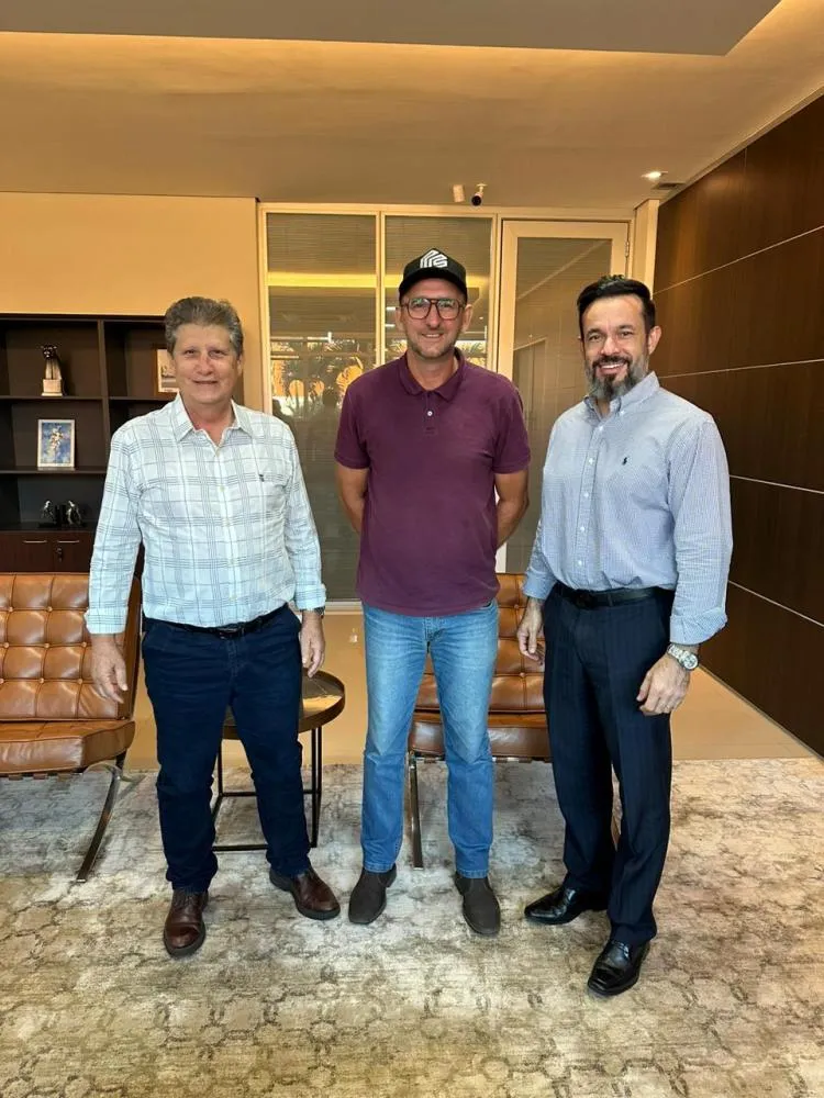 Hoje foi anunciada a nomeação de Clederson Marchi, popularmente conhecido como Tola, como o futuro Secretário de Obras do município de Chapadão do Sul