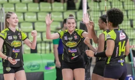 Céu-Chapadense de 15 anos volta a brilhar na elite do vôlei paranaense
