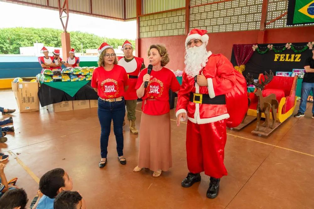 Governo de Goiás entrega brinquedos às crianças de Chapadão do Céu no Programa Natal do Bem