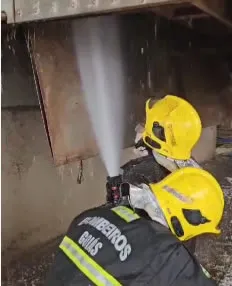 BOMBEIROS COMBATEM INCÊNDIO EM SECADOR DE GRÃOS NA BR-060, EM JATAÍ