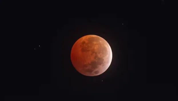Lua de sangue’: veja imagens do eclipse lunar em Goiás