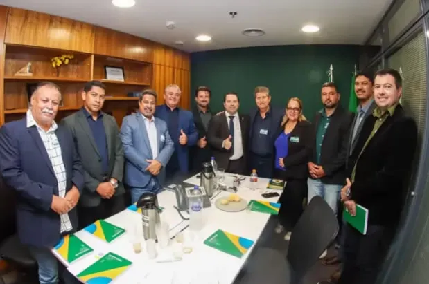 Ao lado de secretários e vereadores, Prefeito busca investimentos para o esporte e o lazer em Brasília