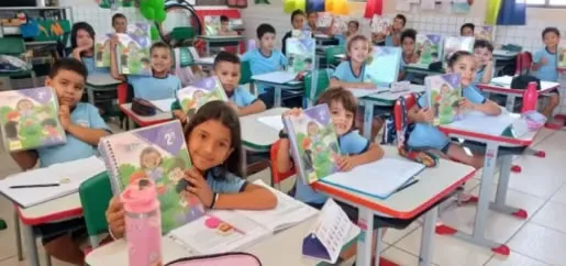 Alunos da Rede Municipal de Paraíso das Águas recebem materiais didáticos