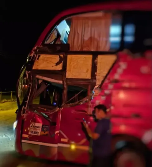 Ônibus e mais três veículos colidiram na BR 060 em Paraiso das Aguas